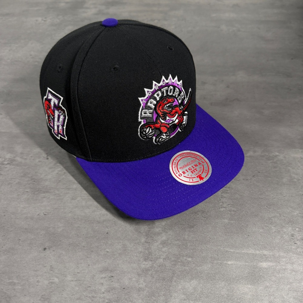 Mitchell &‎ Ness Toronto Raptors Snapback Hat Black Purple NBA Vintage Throwback